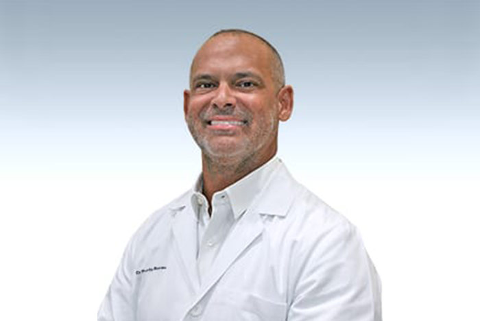 Neuropathy Relief Miami. Dr. Rodolfo Alfonso. Protocolo de Tratamiento. El Dr. Alfonso es un médico de renombre en Miami cuyo enfoque de práctica es la neuropatía periférica. Tiene una amplia experiencia en el diagnóstico y tratamiento de esta neuropatía.